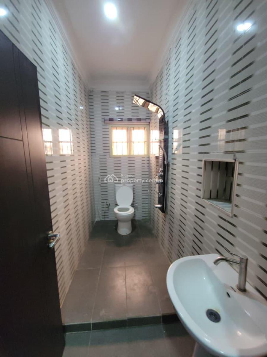 3 Bedroom Semi Furnished Flat, Opposite Kolapo Ishola Gra, Akobo, Ibadan, Oyo, Flat / Apartment for Rent