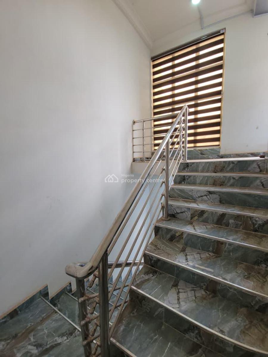 3 Bedroom Semi Furnished Flat, Opposite Kolapo Ishola Gra, Akobo, Ibadan, Oyo, Flat / Apartment for Rent