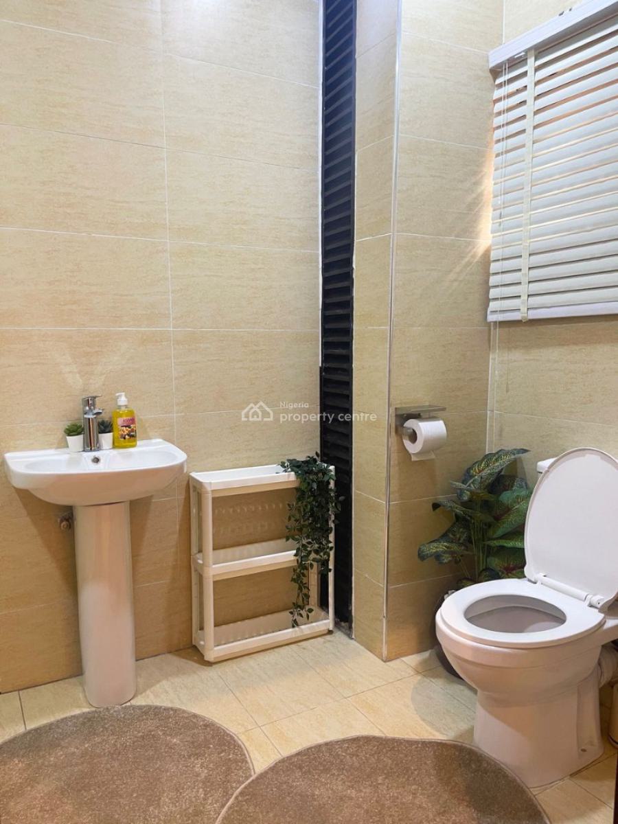 Newly Renovated 3brm Fully Serviced and Furnished Apartment, Lekki Phase1 Off Admiralty Road, Lekki, Lagos, Flat / Apartment for Rent