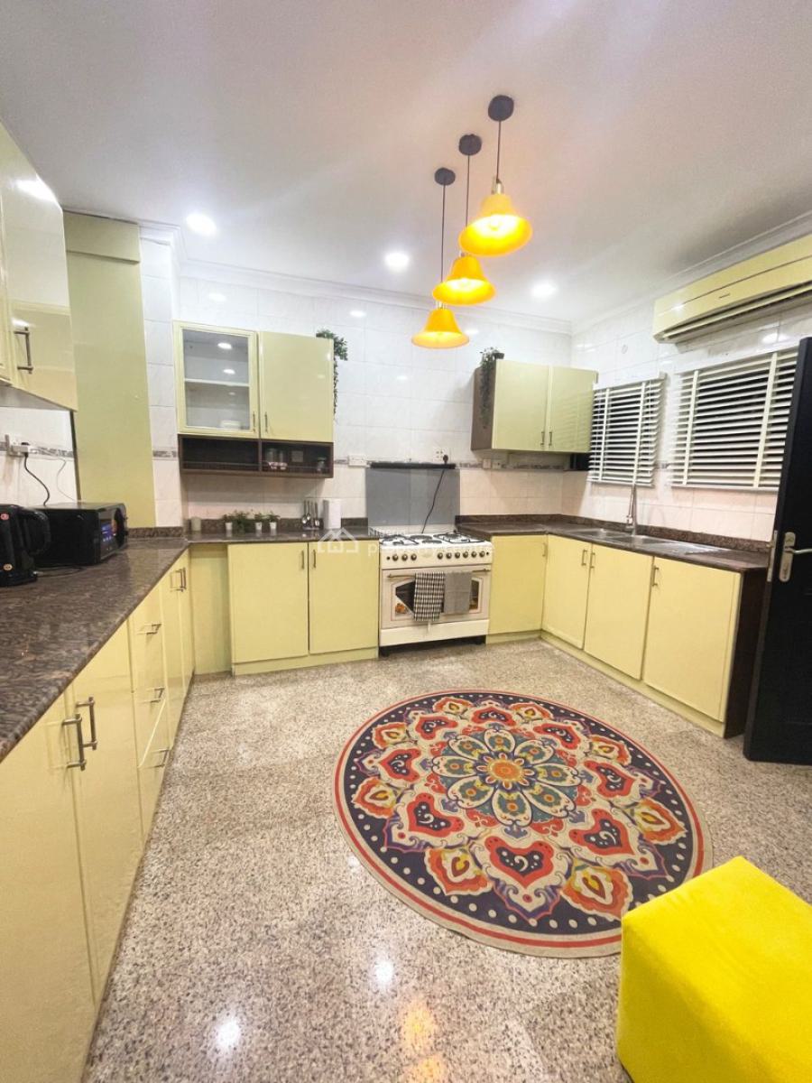 Newly Renovated 3brm Fully Serviced and Furnished Apartment, Lekki Phase1 Off Admiralty Road, Lekki, Lagos, Flat / Apartment for Rent