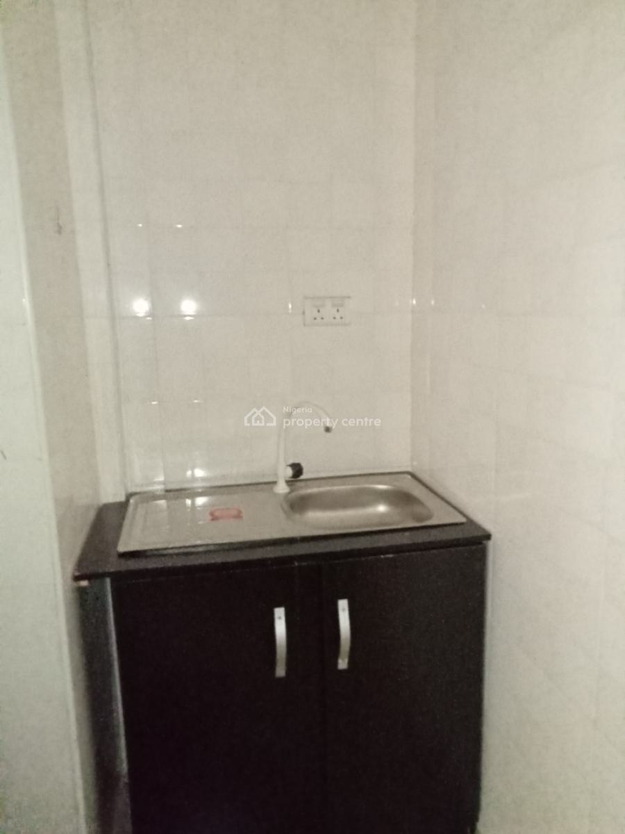 Serviced Self-contain in a Secured Estate, Adeniyi Jones, Adeniyi Jones, Ikeja, Lagos, Self Contain (single Rooms) for Rent