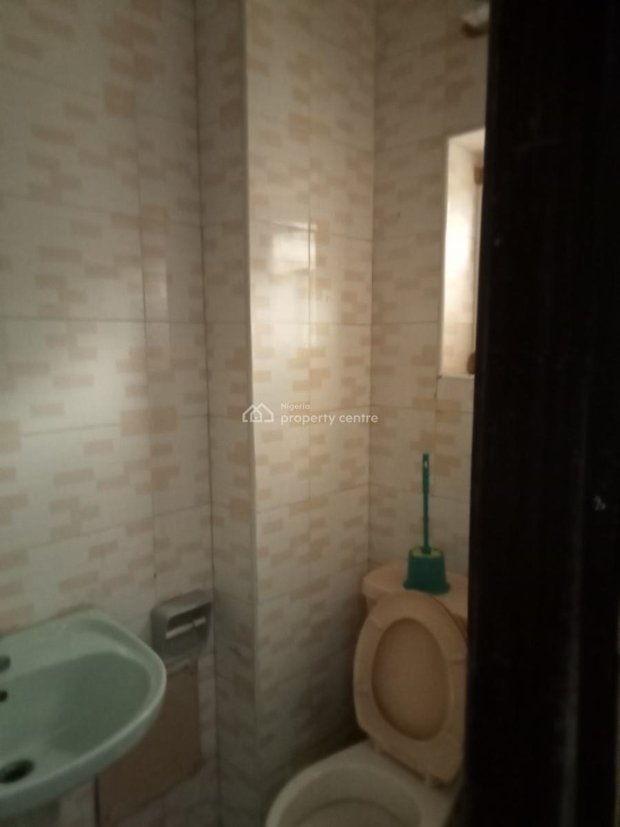 Serviced Self-contain in a Secured Estate, Adeniyi Jones, Adeniyi Jones, Ikeja, Lagos, Self Contain (single Rooms) for Rent