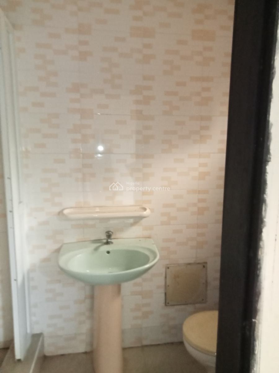 Serviced Self-contain in a Secured Estate, Adeniyi Jones, Adeniyi Jones, Ikeja, Lagos, Self Contain (single Rooms) for Rent