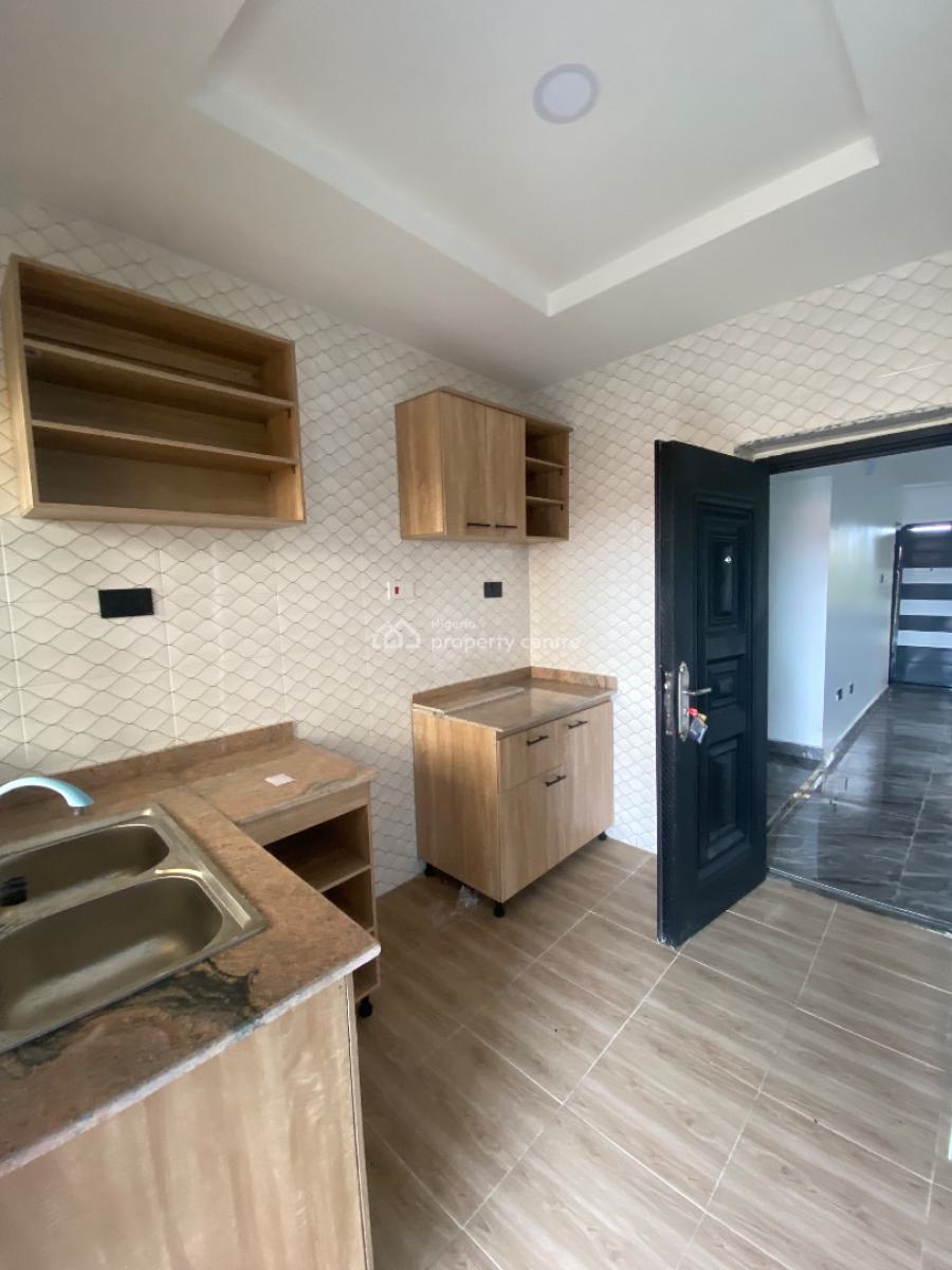 Magnificent 3 Bedroom Apartment Upstairs, Via Thera Annex Goodnews Extension, Ogombo, Ajah, Lagos, Flat / Apartment for Rent