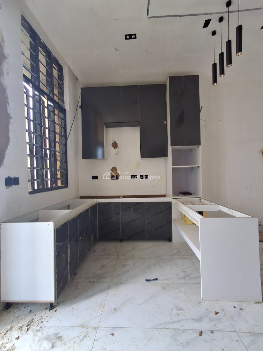 2 Bedroom Apartment with Spacious, Chevron Toll Gate, Lekki Phase 2, Lekki, Lagos, Block of Flats for Sale
