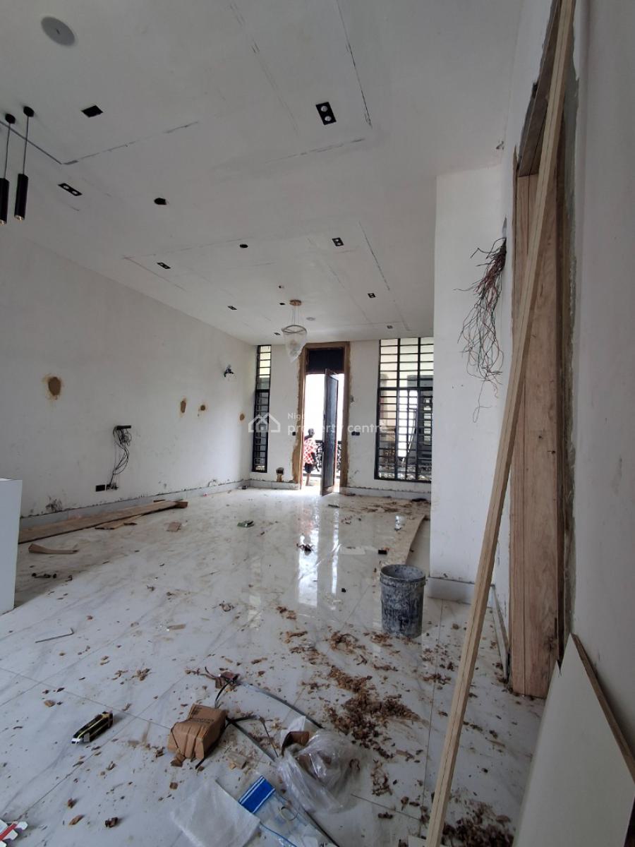 2 Bedroom Apartment with Spacious, Chevron Toll Gate, Lekki Phase 2, Lekki, Lagos, Block of Flats for Sale
