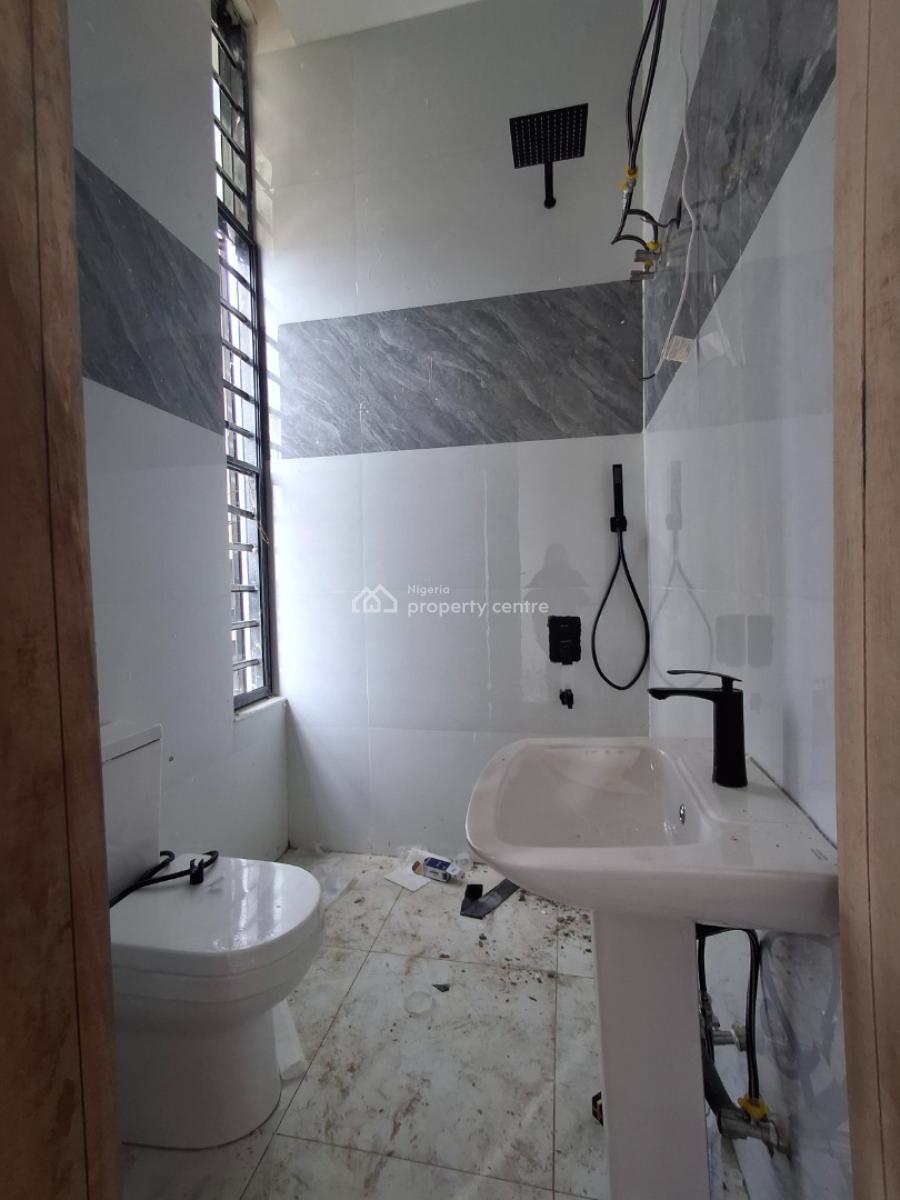 2 Bedroom Apartment with Spacious, Chevron Toll Gate, Lekki Phase 2, Lekki, Lagos, Block of Flats for Sale