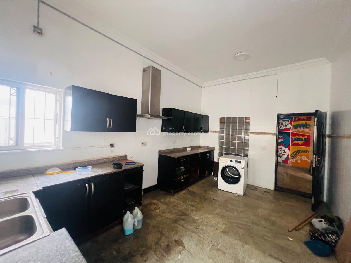 Massive 4 Bedroom Duplex with Bq, Lekki Phase 1, Lekki, Lagos, Semi-detached Duplex for Rent