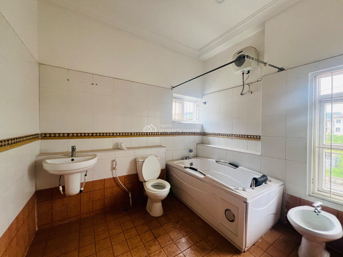 Massive 4 Bedroom Duplex with Bq, Lekki Phase 1, Lekki, Lagos, Semi-detached Duplex for Rent