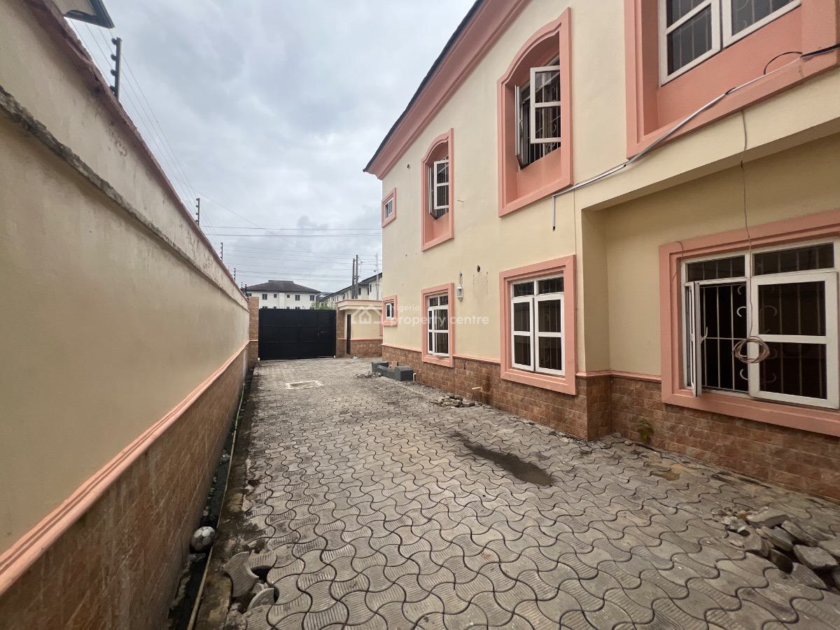 Massive 4 Bedroom Duplex with Bq, Lekki Phase 1, Lekki, Lagos, Semi-detached Duplex for Rent