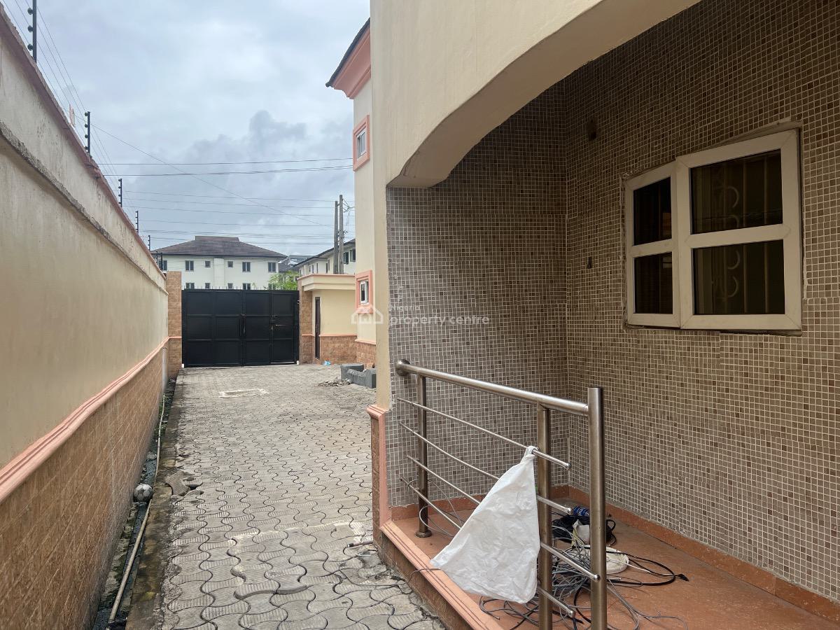 Massive 4 Bedroom Duplex with Bq, Lekki Phase 1, Lekki, Lagos, Semi-detached Duplex for Rent