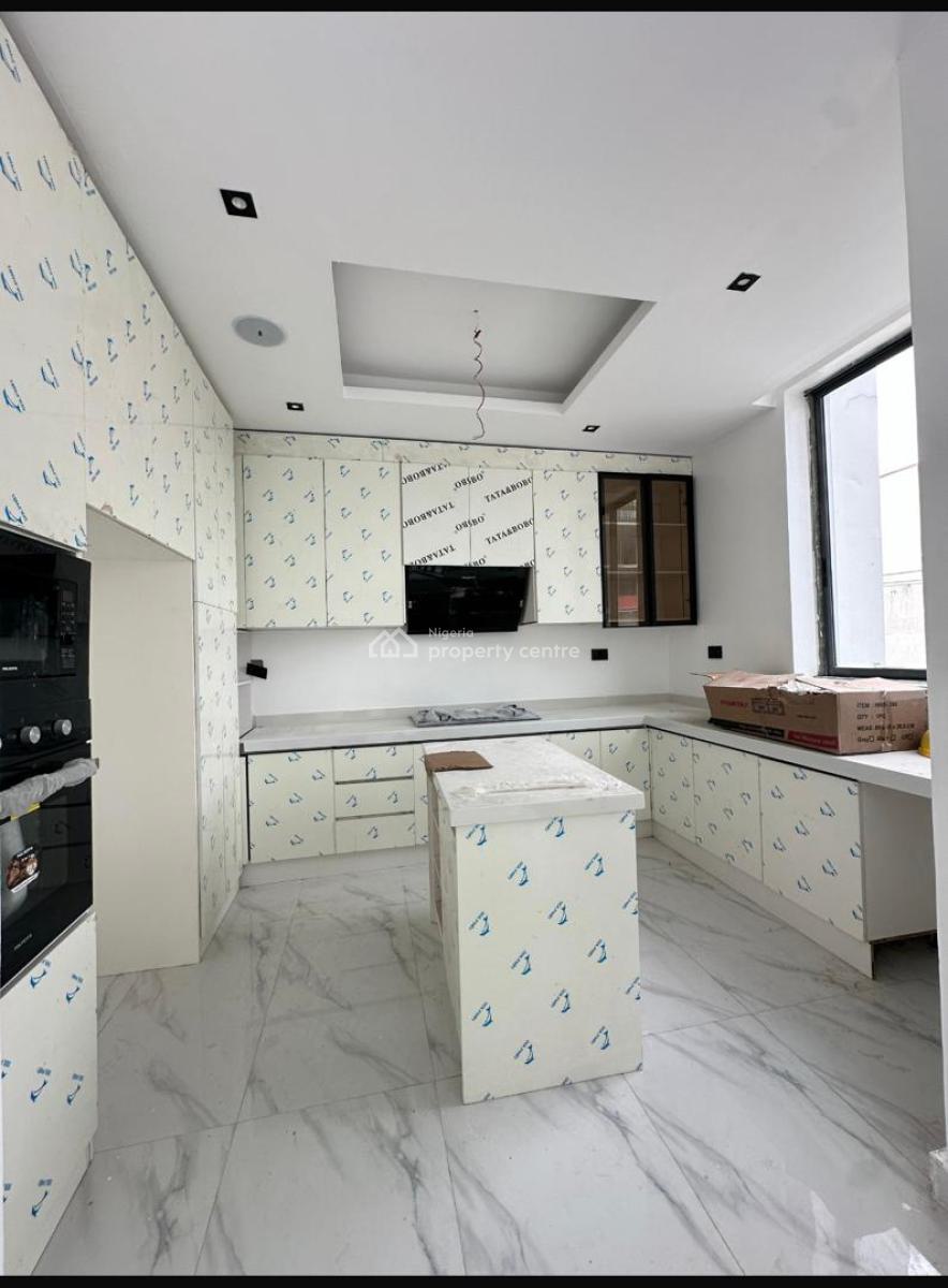 2 Bedroom Apartment, Lekki Phase 1, Lekki, Lagos, Flat / Apartment for Sale