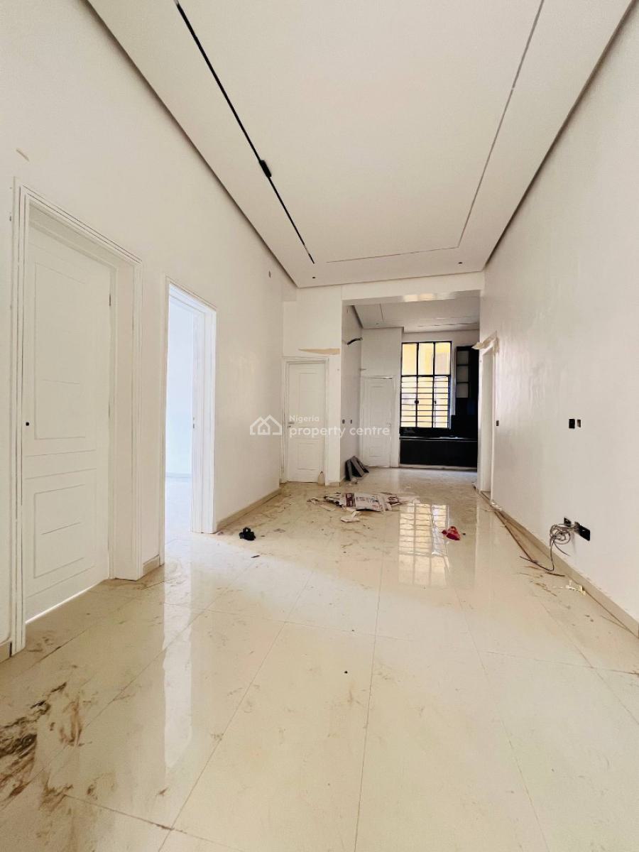 3 Bedroom Apartment, Comes with Elevator ,pool & Gym, in a Gated and Secured Estate, Lekki Phase 1, Lekki, Lagos, Block of Flats for Sale