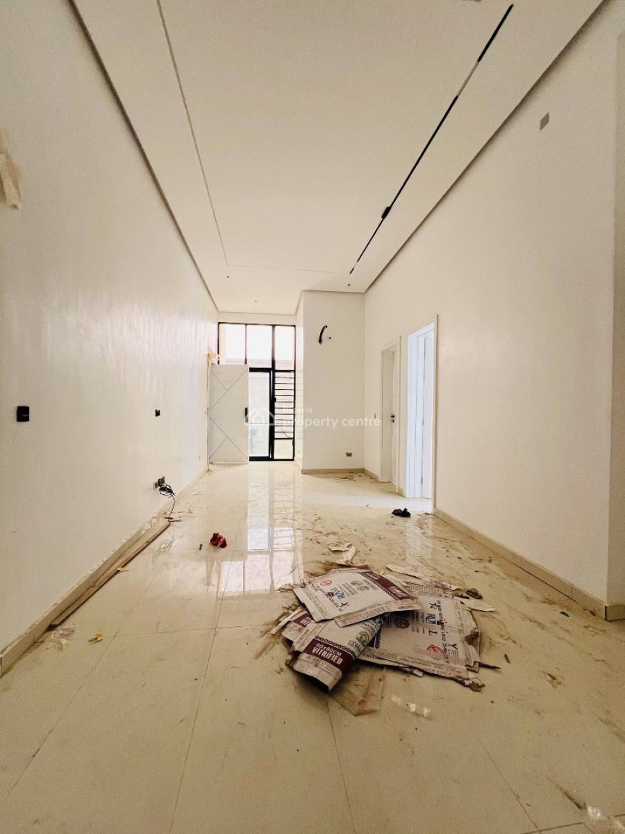 3 Bedroom Apartment, Comes with Elevator ,pool & Gym, in a Gated and Secured Estate, Lekki Phase 1, Lekki, Lagos, Block of Flats for Sale