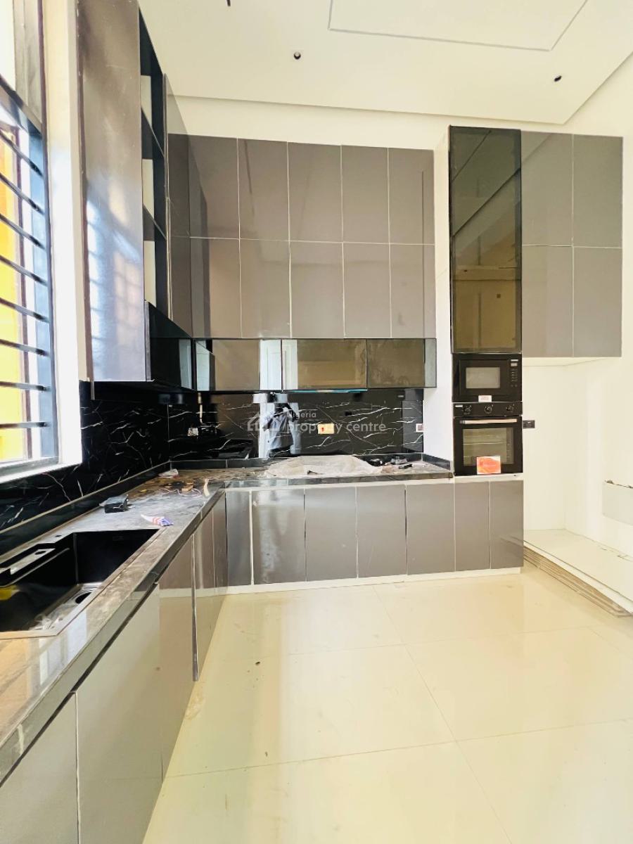3 Bedroom Apartment, Comes with Elevator ,pool & Gym, in a Gated and Secured Estate, Lekki Phase 1, Lekki, Lagos, Block of Flats for Sale