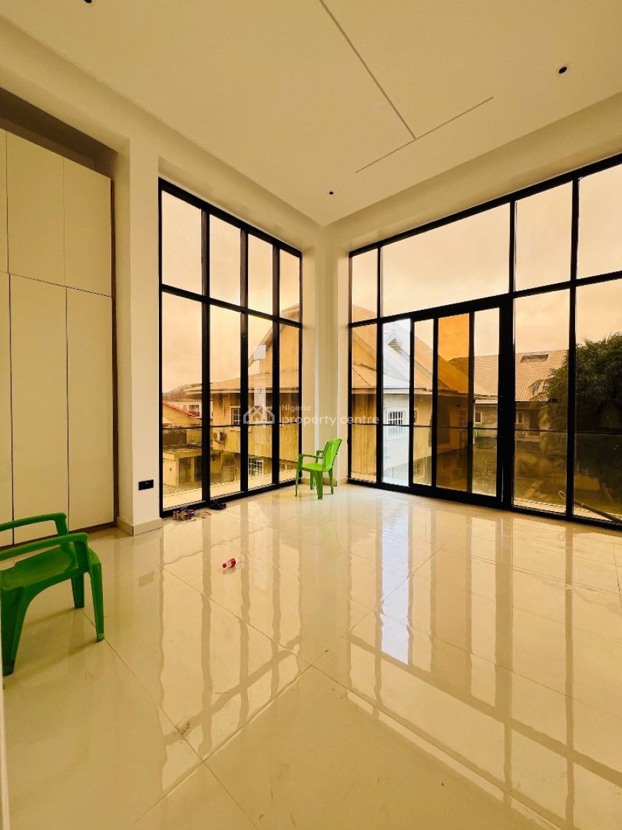 3 Bedroom Apartment, Comes with Elevator ,pool & Gym, in a Gated and Secured Estate, Lekki Phase 1, Lekki, Lagos, Block of Flats for Sale