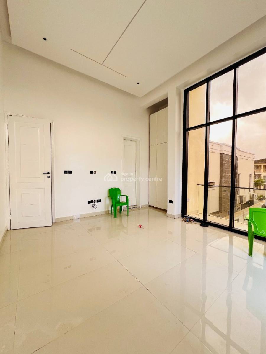 3 Bedroom Apartment, Comes with Elevator ,pool & Gym, in a Gated and Secured Estate, Lekki Phase 1, Lekki, Lagos, Block of Flats for Sale