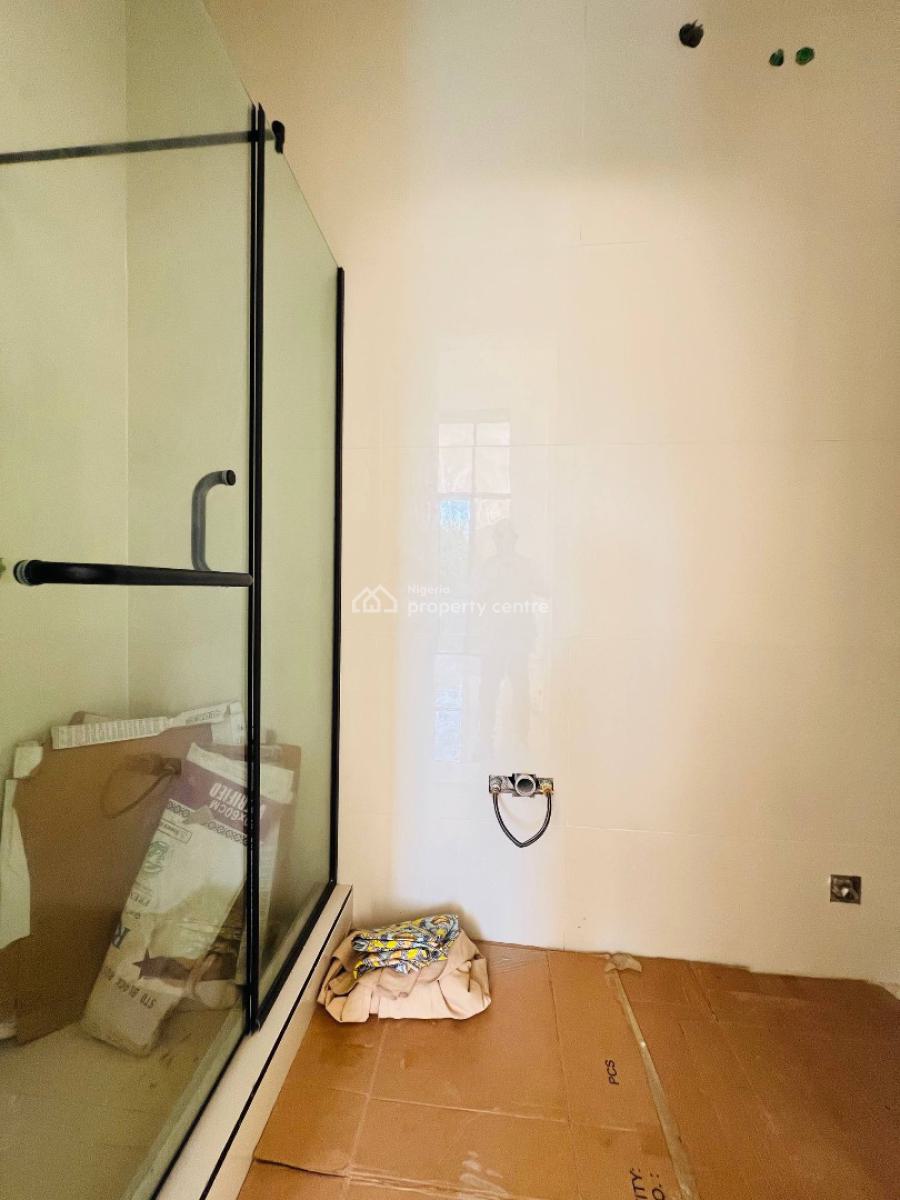 3 Bedroom Apartment, Comes with Elevator ,pool & Gym, in a Gated and Secured Estate, Lekki Phase 1, Lekki, Lagos, Block of Flats for Sale