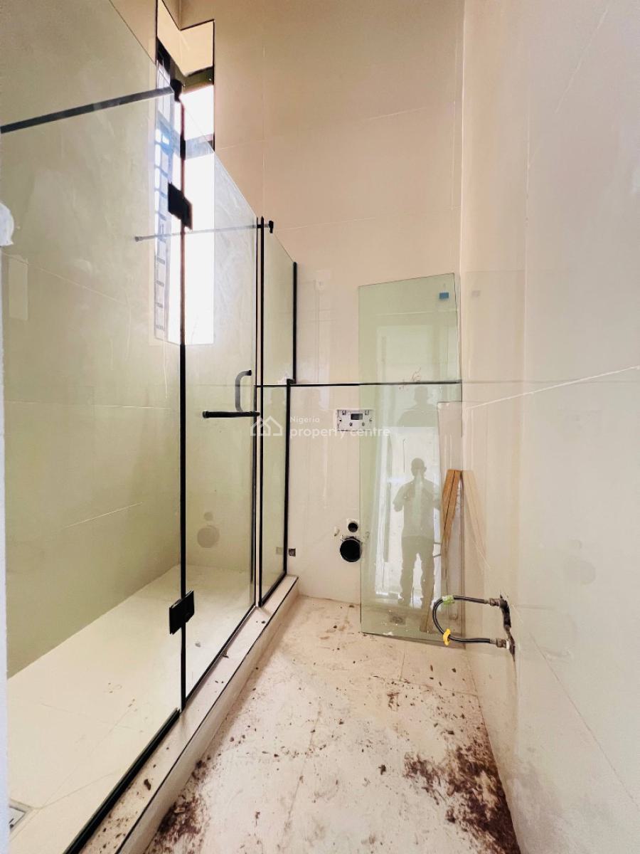 3 Bedroom Apartment, Comes with Elevator ,pool & Gym, in a Gated and Secured Estate, Lekki Phase 1, Lekki, Lagos, Block of Flats for Sale