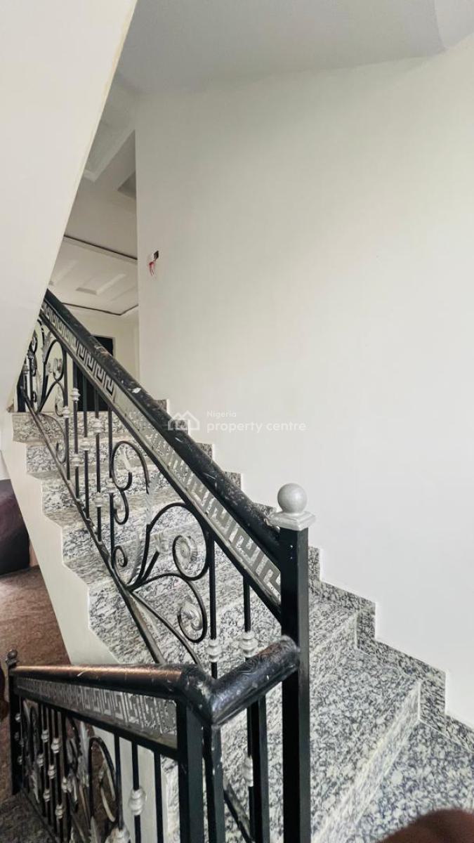 Exquisite Very Spacious 4 Bedroom Terrace + Bq, Jibowu, Yaba, Lagos, Terraced Duplex for Sale