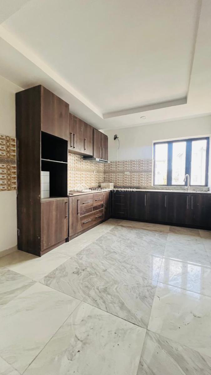 Exquisite Very Spacious 4 Bedroom Terrace + Bq, Jibowu, Yaba, Lagos, Terraced Duplex for Sale
