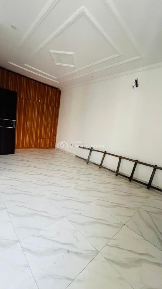 Exquisite Very Spacious 4 Bedroom Terrace + Bq, Jibowu, Yaba, Lagos, Terraced Duplex for Sale