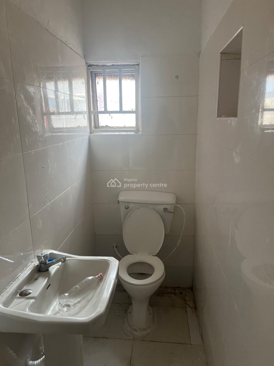 Nice 2 Bedroom Flat, Ground Floor, Tarred Road, Off Amino Kano, Wuse 2, Abuja, Flat / Apartment for Rent