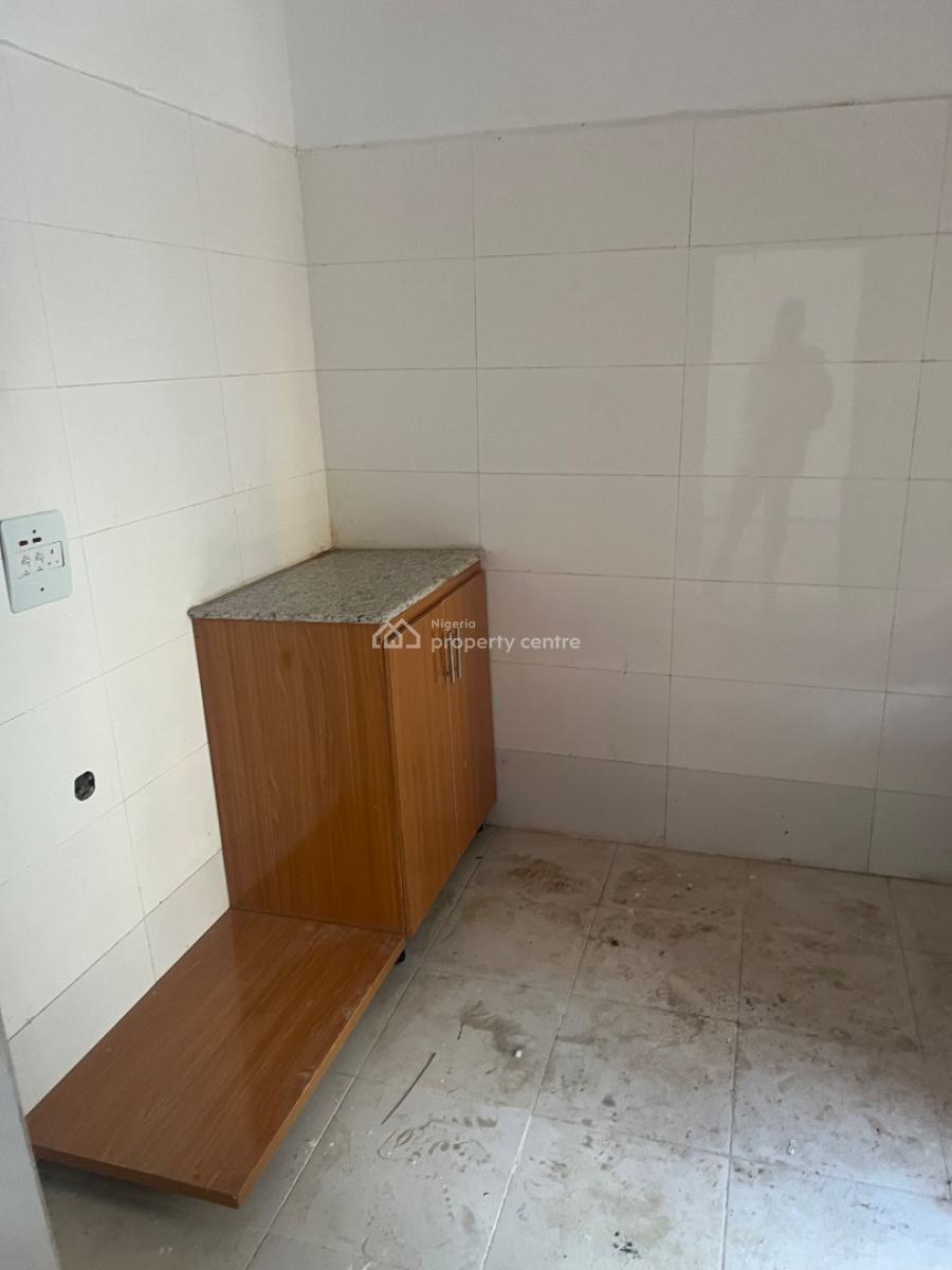 Nice 2 Bedroom Flat, Ground Floor, Tarred Road, Off Amino Kano, Wuse 2, Abuja, Flat / Apartment for Rent