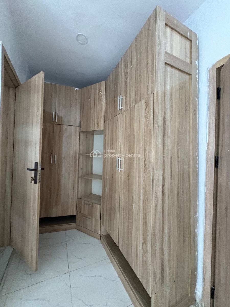 Standard Master Room Shared Apartment, Ocean Harbour Estate Orchid Road, Lafiaji, Lekki, Lagos, Flat / Apartment for Rent