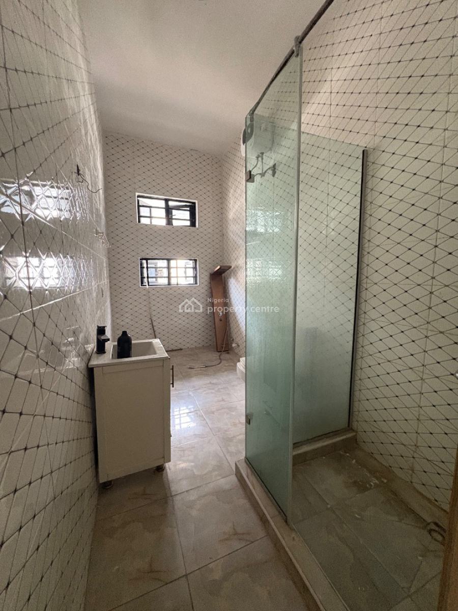 Standard Master Room Shared Apartment, Ocean Harbour Estate Orchid Road, Lafiaji, Lekki, Lagos, Flat / Apartment for Rent