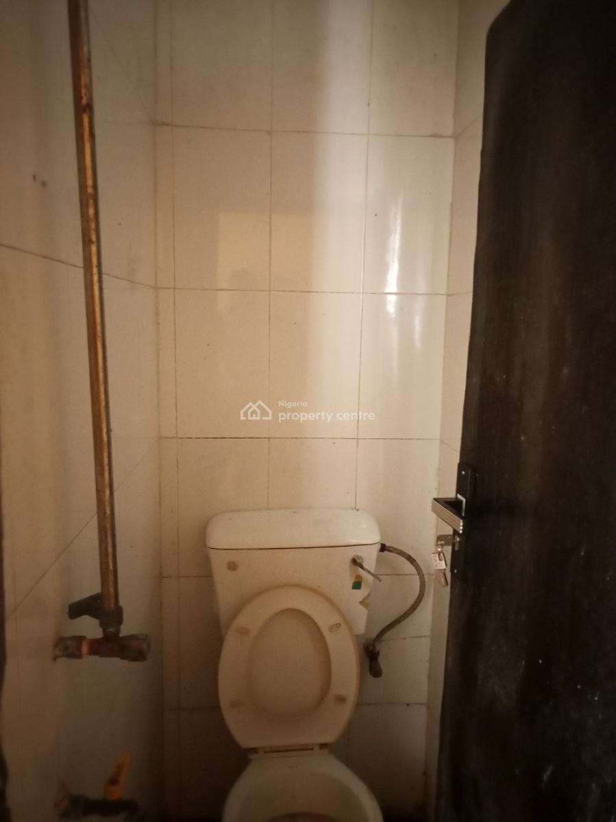 Boys Quarter, Off Mobil Road, Ilaje, Ajah, Lagos, Self Contain (single Rooms) for Rent