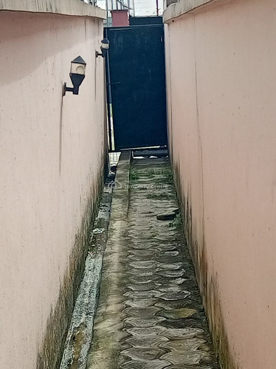 Boys Quarter, Off Mobil Road, Ilaje, Ajah, Lagos, Self Contain (single Rooms) for Rent
