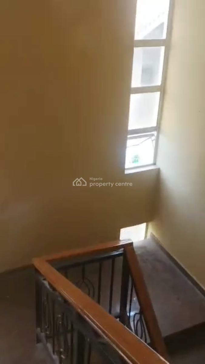 Lovely 4 Bedroom Penthouse with Wardrobes, Off Admiralty Way, Lekki Phase 1, Lekki, Lagos, Flat / Apartment for Rent
