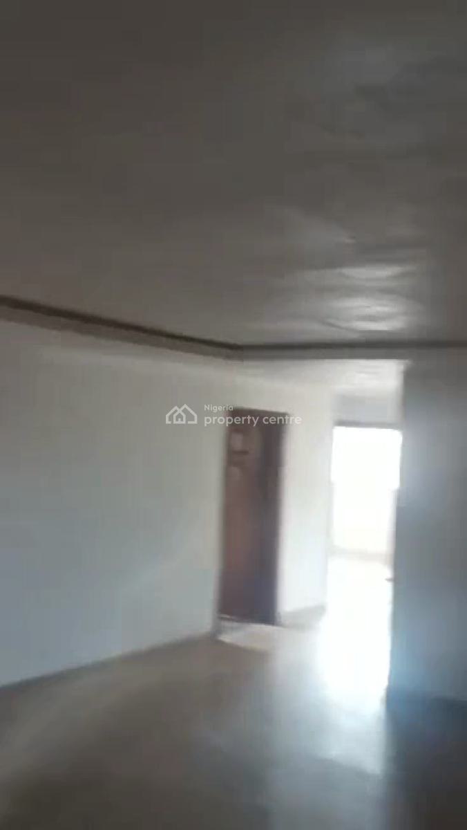 Lovely 4 Bedroom Penthouse with Wardrobes, Off Admiralty Way, Lekki Phase 1, Lekki, Lagos, Flat / Apartment for Rent
