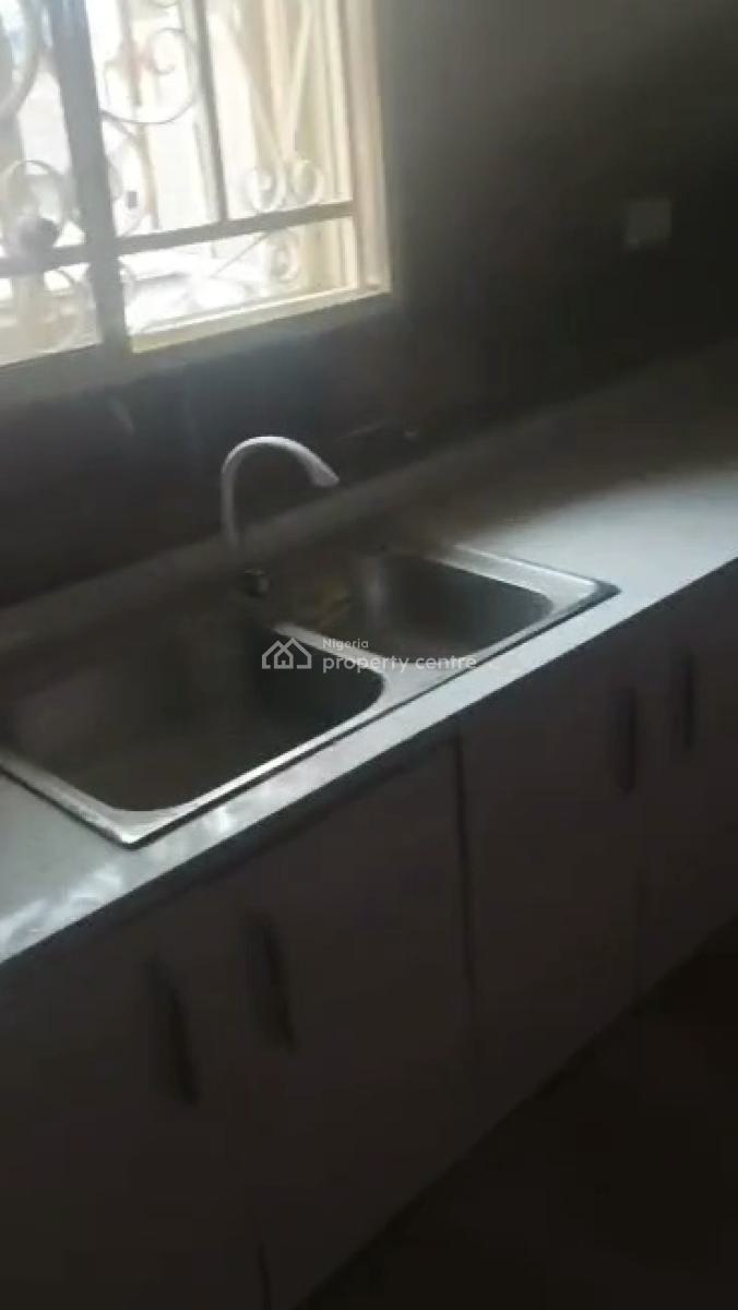 Lovely 4 Bedroom Penthouse with Wardrobes, Off Admiralty Way, Lekki Phase 1, Lekki, Lagos, Flat / Apartment for Rent