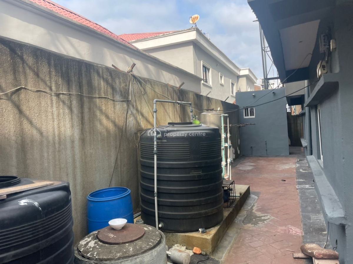 a Well Renovated and Maintained 3 Bedroom Flat, Chevron Drive, Lekki, Lagos, Flat / Apartment for Rent
