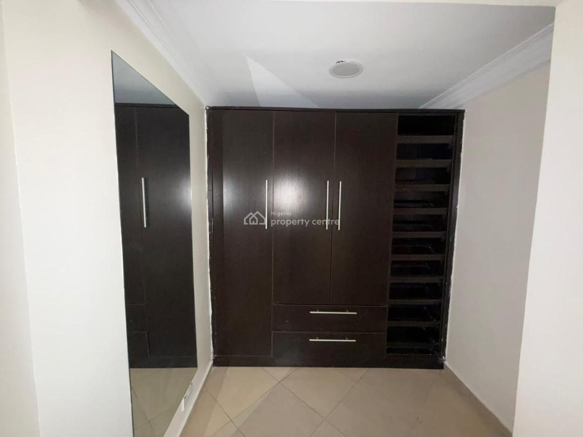 Two Bedroom with Bq, Lekki Phase 1, Lekki, Lagos, Flat / Apartment for Rent