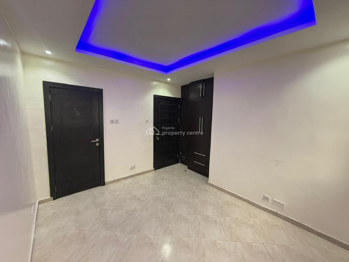 Two Bedroom with Bq, Lekki Phase 1, Lekki, Lagos, Flat / Apartment for Rent