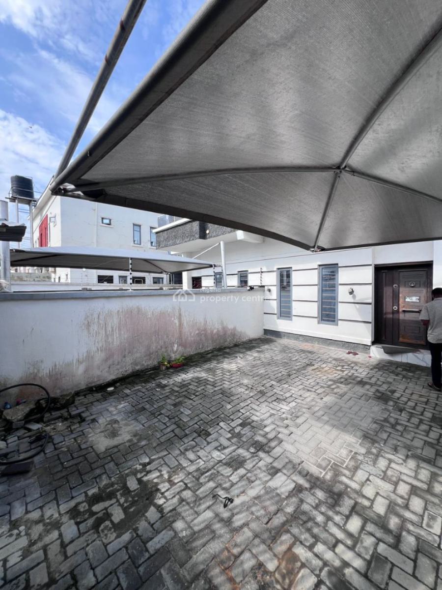 Luxury and Spacious Master Bedroom with Balcony,fully Serviced, Harvey Court Orchid Road Lekki, Lekki Expressway, Lekki, Lagos, Self Contain (single Rooms) for Rent