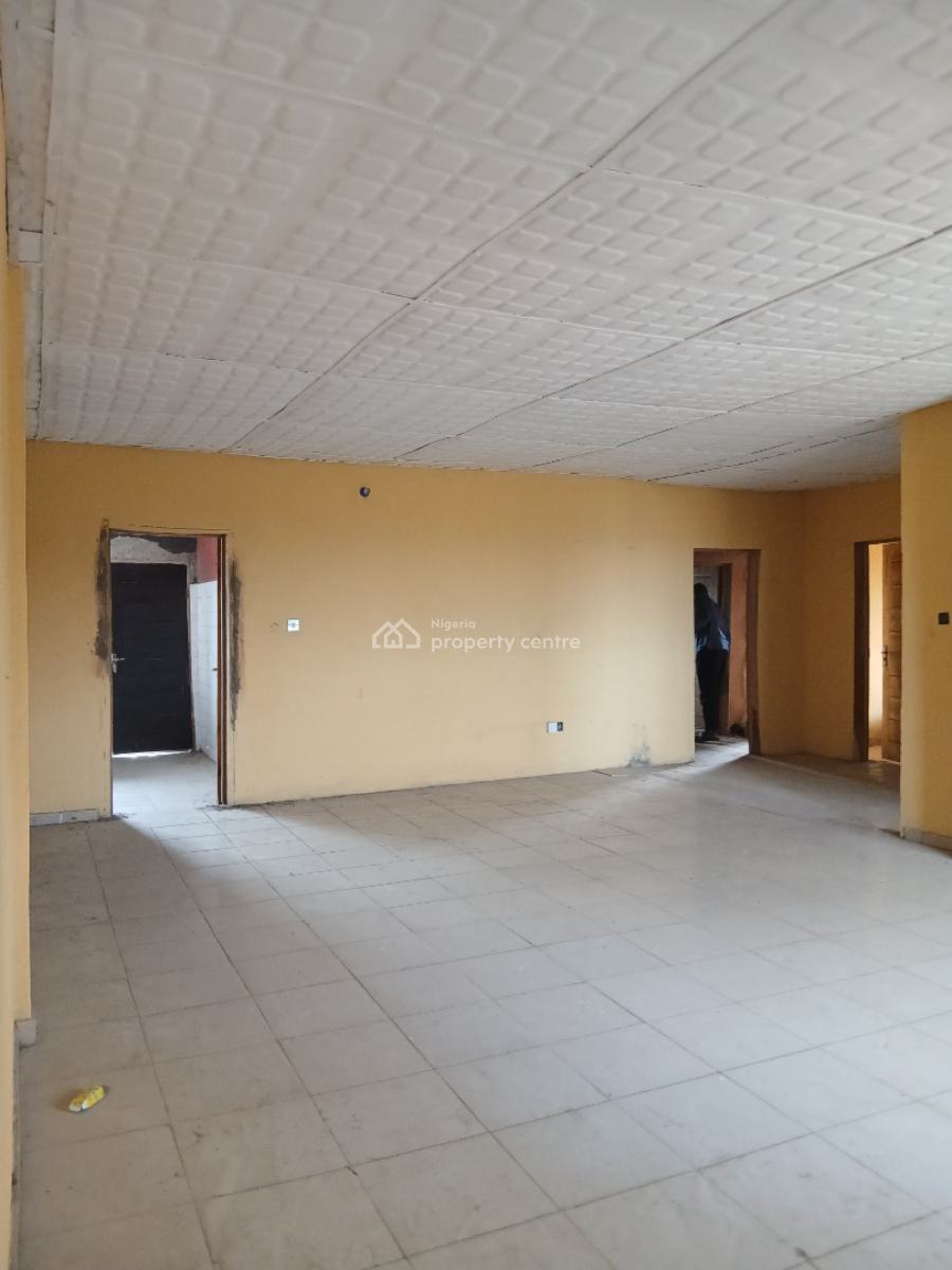 Massive 3 Bedroom + Bq, Yaba, Lagos, Flat / Apartment for Rent