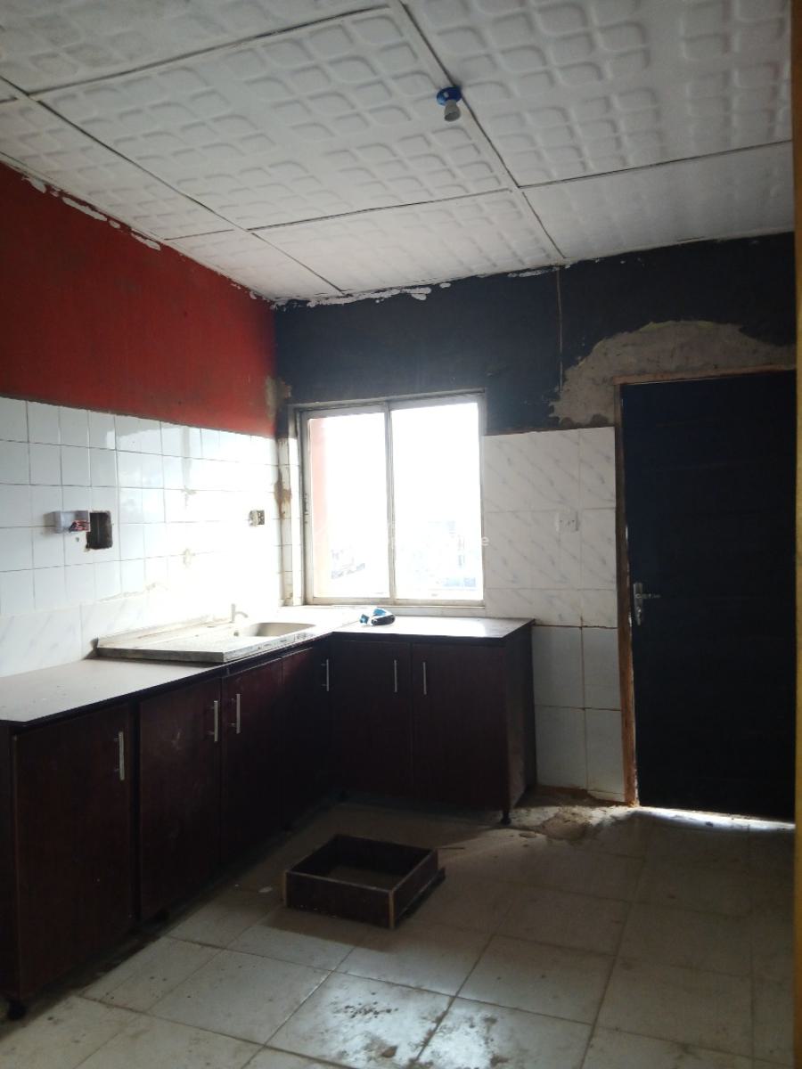 Massive 3 Bedroom + Bq, Yaba, Lagos, Flat / Apartment for Rent