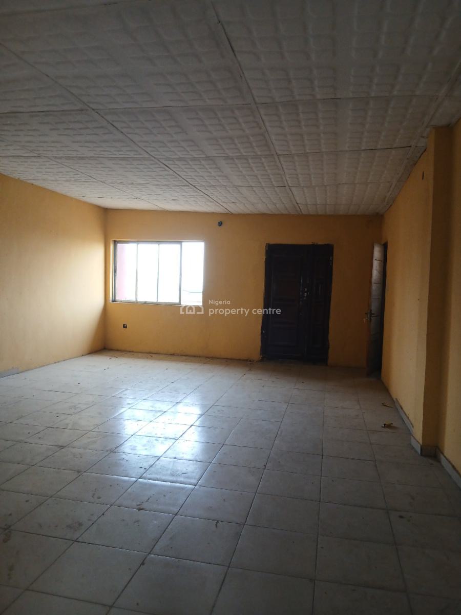 Massive 3 Bedroom + Bq, Yaba, Lagos, Flat / Apartment for Rent