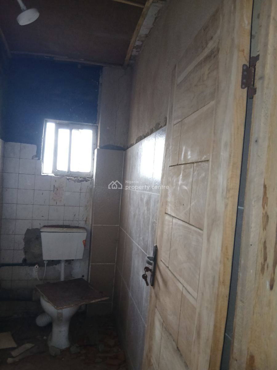 Massive 3 Bedroom + Bq, Yaba, Lagos, Flat / Apartment for Rent