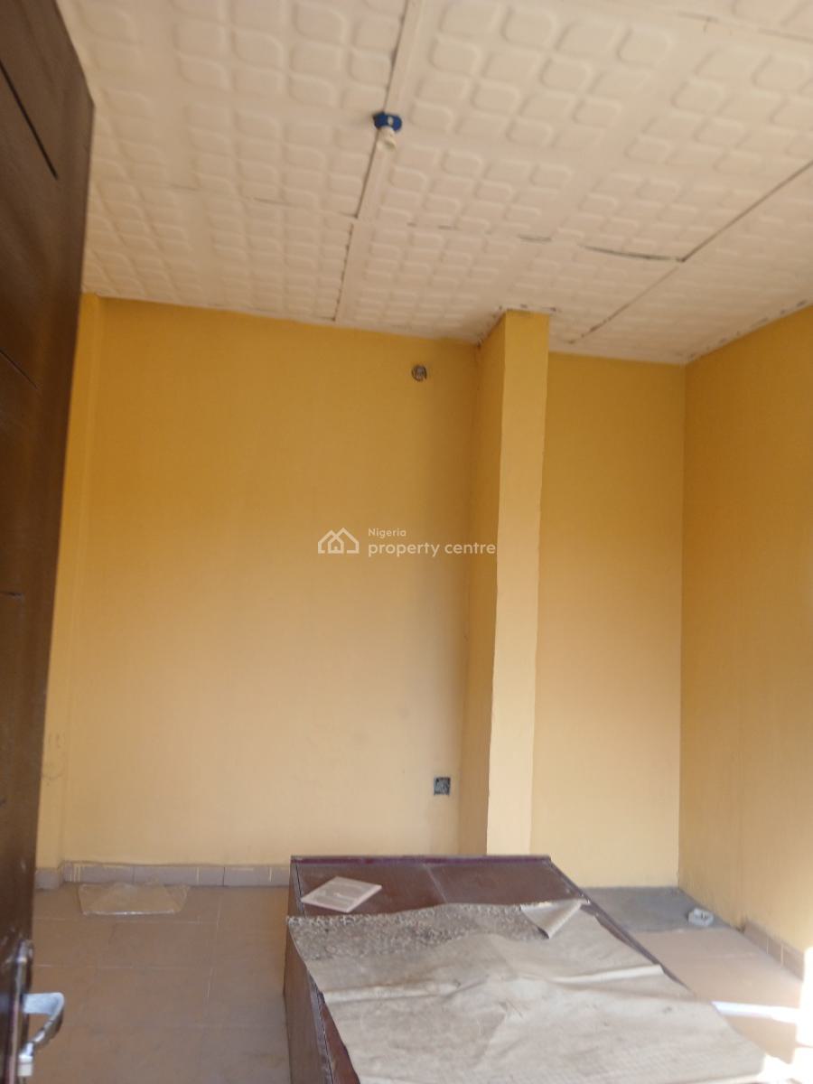 Massive 3 Bedroom + Bq, Yaba, Lagos, Flat / Apartment for Rent