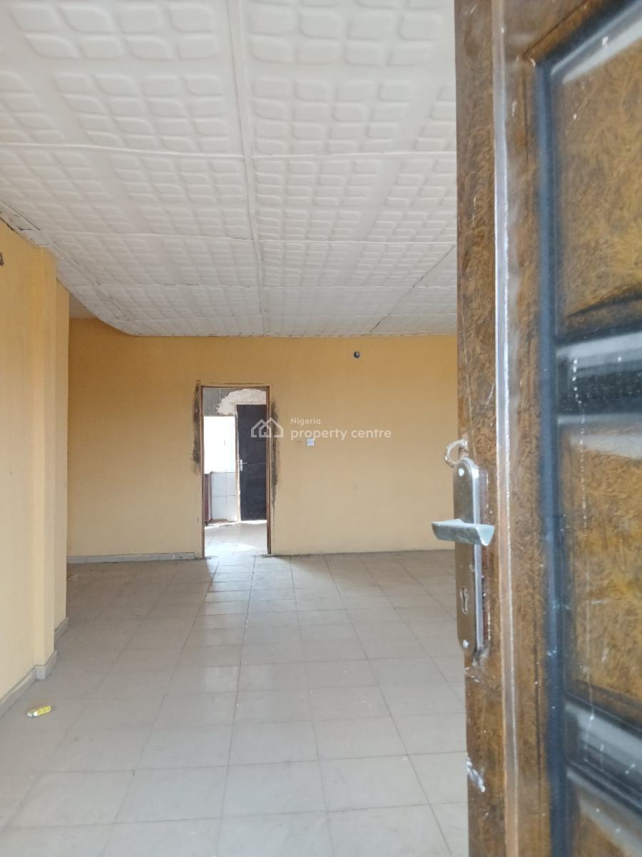 Massive 3 Bedroom + Bq, Yaba, Lagos, Flat / Apartment for Rent