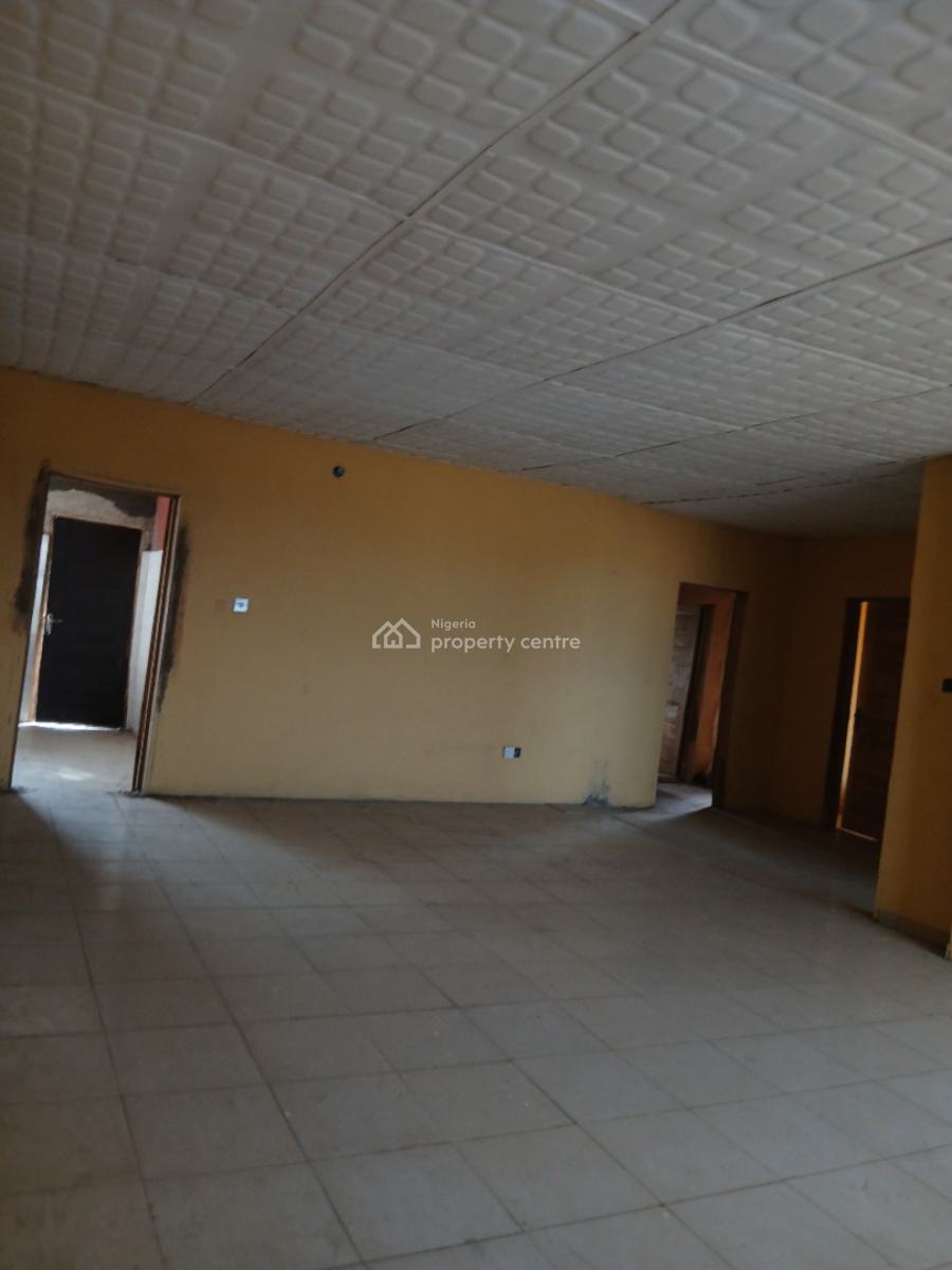 Massive 3 Bedroom + Bq, Yaba, Lagos, Flat / Apartment for Rent