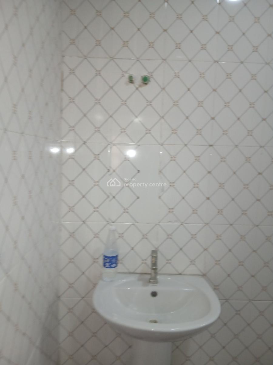 Lovely Executive Three Bedroom, Yaba, Lagos, Flat / Apartment for Rent