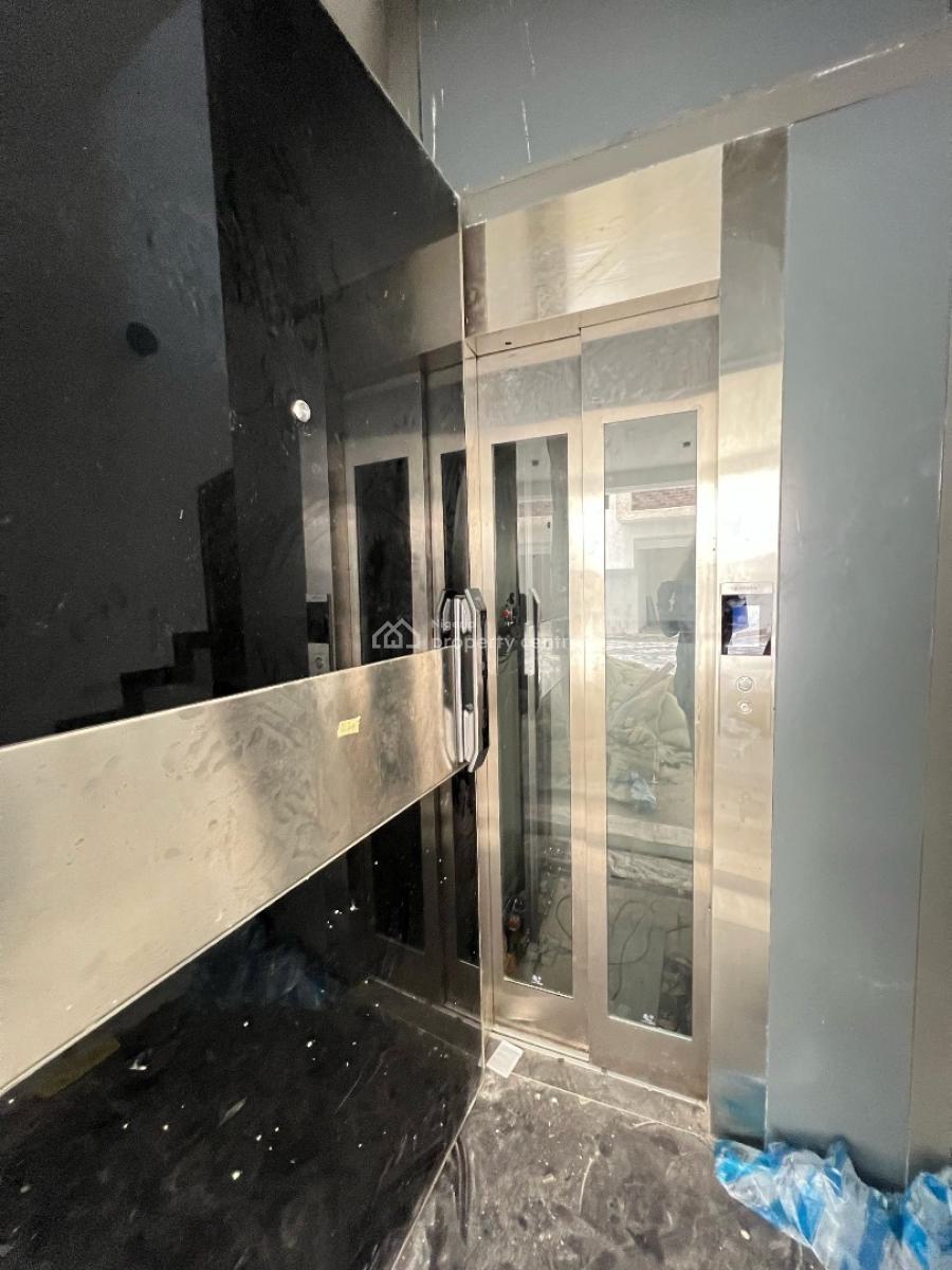 Contemporary 4 Bedroom Penthouse with Elevator, Inverters, and Bq, Lekki Phase 1, Lekki, Lagos, House for Sale