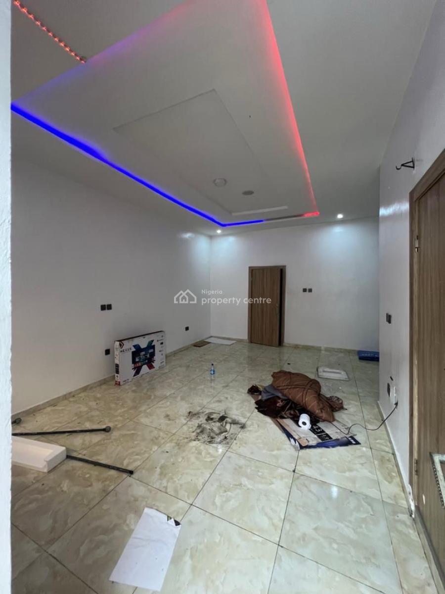 Very Spacious Masters Bedroom in a Shared Apartment, Orchid Road, Lekki, Lagos, Self Contain (single Rooms) for Rent