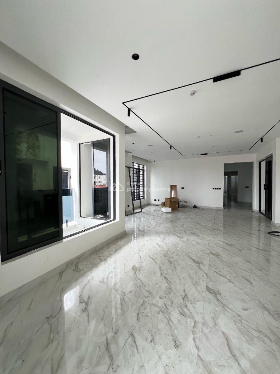 Massive 4 Bedroom Penthouse with a Bq, Inverter and Elevator, Lekki Phase 1, Lekki, Lagos, Flat / Apartment for Sale